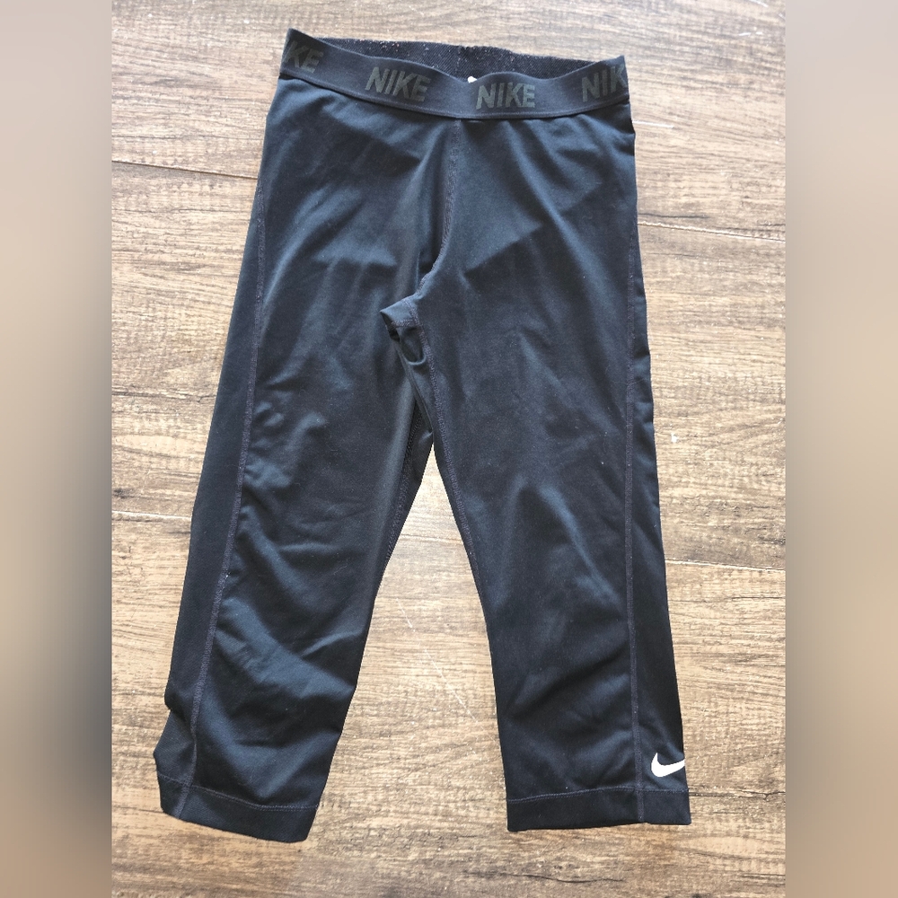 Size Medium Nike Capris